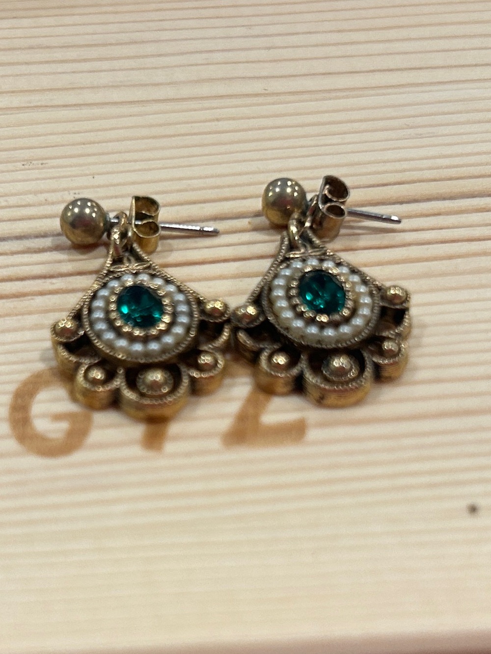 Avon gold, green & pearl earrings